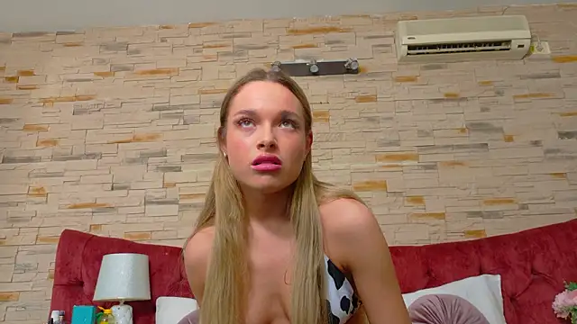 LannaSkyy online show from March 13, 2026, 8:14 pm