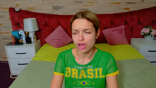 LannaSkyy online show from March 25, 2026, 7:13 pm