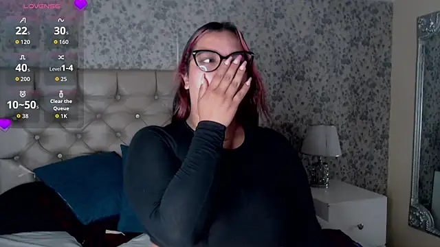 EmeelyMuller online show from March 18, 2026, 5:43 am