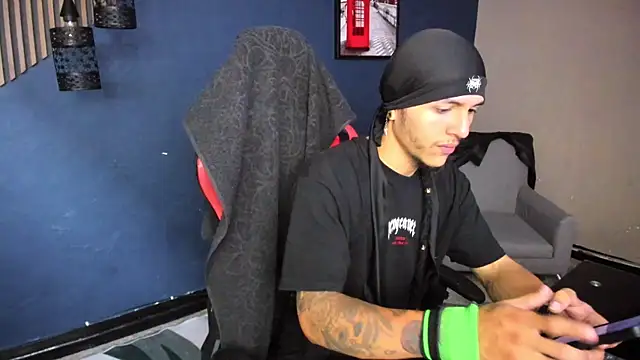 DanteLuxx online show from April 6, 2026, 3:24 am