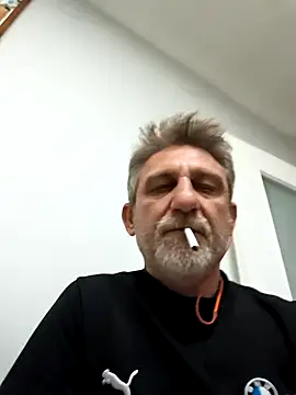 arelll34 online show from April 25, 2026, 9:12 pm