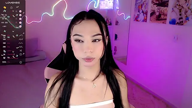 IamAndrea01 online show from April 15, 2026, 6:19 am