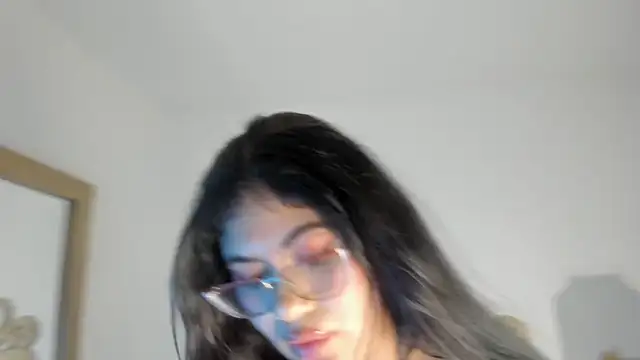 daphne aris online show from March 11, 2026, 4:28 am