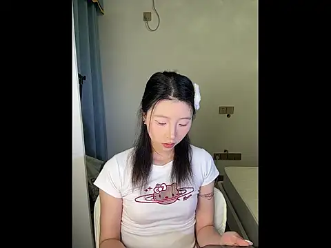 Y--F--LOVE online show from April 2, 2026, 2:46 pm