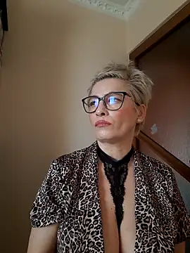 LunaBlaise online show from March 17, 2026, 12:19 pm