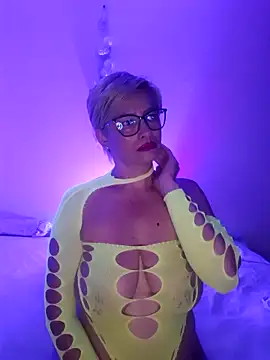 LunaBlaise online show from June 22, 2026, 7:55 pm
