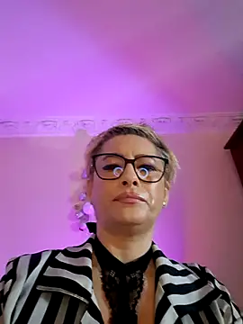 LunaBlaise online show from April 24, 2026, 6:04 am