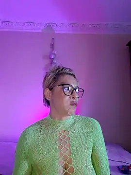 LunaBlaise online show from April 9, 2026, 9:48 am