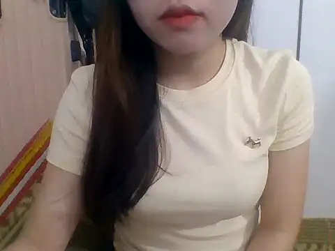 kiraa-007 online show from April 16, 2026, 2:29 pm