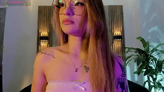 Melodylanee online show from March 31, 2026, 11:01 am