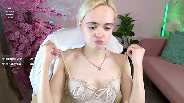 Bambi Bloom online show from March 27, 2026, 8:26 am