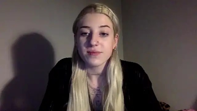 Snapshot of EmmyWet chatting on February 26, 2026, 10:21 pm EmmyWet online show from February 26, 2026, 10:21 pm