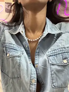 Zoiii   online show from April 3, 2026, 2:45 pm