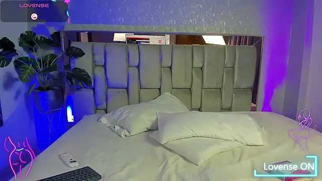 PaulinaLopez  online show from March 15, 2026, 9:00 pm