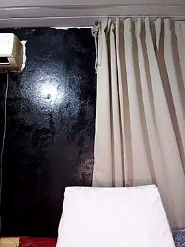 momismilf544 online show from May 11, 2026, 4:47 am