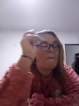 momismilf544 online show from May 1, 2026, 2:05 am
