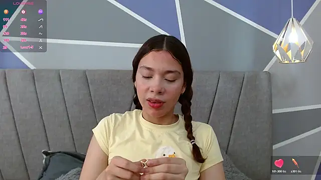 Snapshot of Sweet_kitty_05 chatting on June 12, 2026, 5:43 pm Sweet kitty 05 online show from June 12, 2026, 5:43 pm