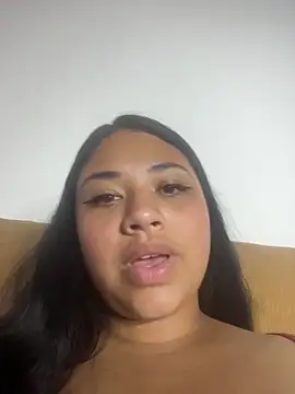 Snapshot of danniiq chatting on February 28, 2026, 1:38 am danniiq online show from February 28, 2026, 1:38 am