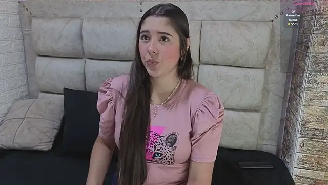 ElisVega online show from April 17, 2026, 10:34 pm