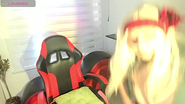 Agatha Marin online show from April 14, 2026, 8:03 pm