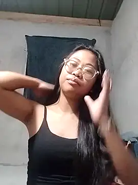 angelpinay44 online show from April 5, 2026, 4:57 pm