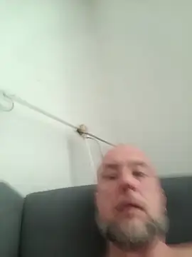 Snapshot of HornyDaddyMuscle chatting on April 10, 2026, 8:43 am HornyDaddyMuscle online show from April 10, 2026, 8:43 am