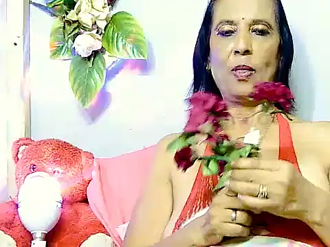Hot queen58 online show from June 6, 2026, 5:40 pm