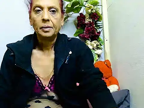 Hot queen58 online show from June 21, 2026, 8:20 am