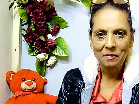 Hot queen58 online show from June 10, 2026, 6:03 am