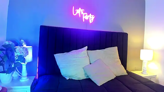 scarlett leex  online show from April 7, 2026, 4:25 am