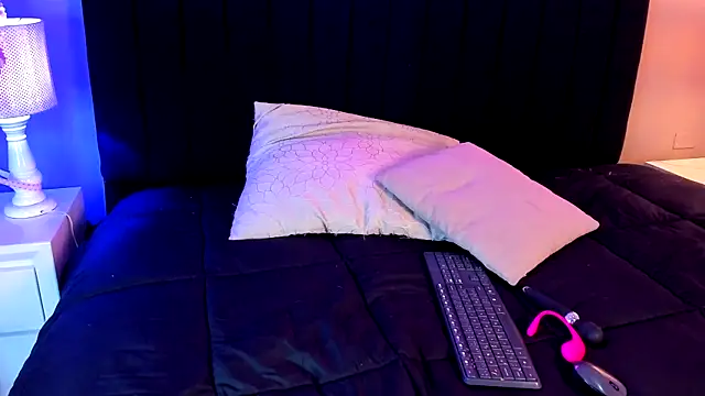 scarlett leex  online show from April 1, 2026, 3:41 am