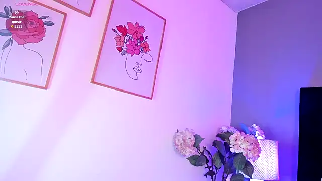 scarlett leex  online show from April 11, 2026, 7:45 am