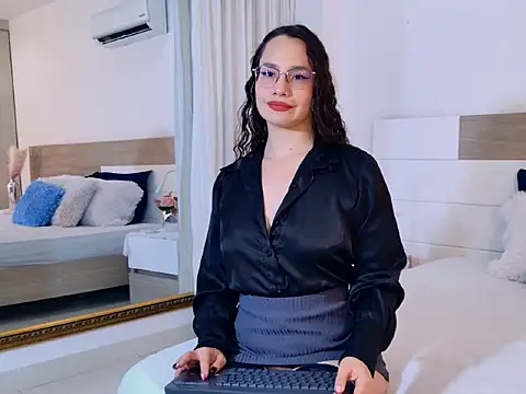 EmmaRicco online show from April 28, 2026, 7:51 pm