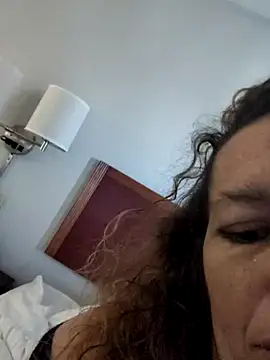 Snapshot of VelvetRae chatting on February 28, 2026, 3:33 pm VelvetRae online show from February 28, 2026, 3:33 pm