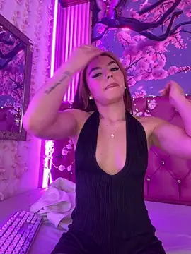   Nahomy online show from April 21, 2026, 5:19 pm