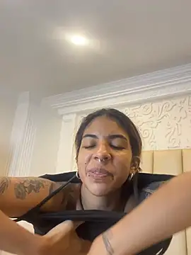 VioletaHills  online show from May 28, 2026, 12:33 pm