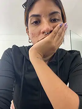 Snapshot of VioletaHills_ chatting on June 17, 2026, 12:26 pm VioletaHills online show from June 17, 2026, 12:26 pm
