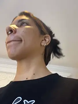 VioletaHills  online show from April 16, 2026, 12:17 pm