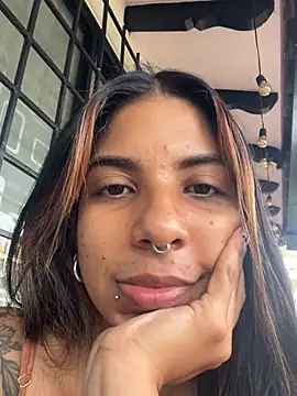 VioletaHills  online show from May 13, 2026, 12:23 pm