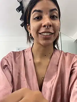 Snapshot of VioletaHills_ chatting on July 17, 2026, 12:35 pm VioletaHills online show from July 17, 2026, 12:35 pm
