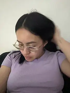 Anni Rose online show from March 7, 2026, 2:51 am