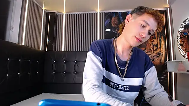 Snapshot of _Santi2 chatting on March 4, 2026, 9:00 pm Santi2 online show from March 4, 2026, 9:00 pm