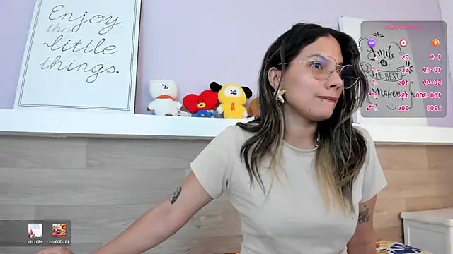 EmmaSanchez  online show from April 20, 2026, 8:43 pm