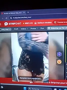 sexydz213 online show from May 12, 2026, 2:08 am