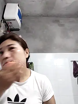 Lilinn  online show from March 7, 2026, 10:59 pm