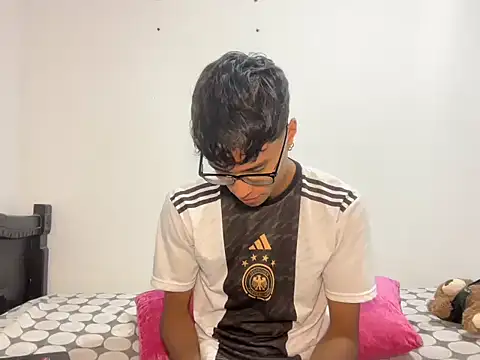 Snapshot of DeividBigCock23 chatting on March 26, 2026, 6:39 pm DeividBigCock23 online show from March 26, 2026, 6:39 pm