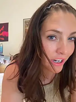 hollyharmd online show from April 3, 2026, 2:29 am