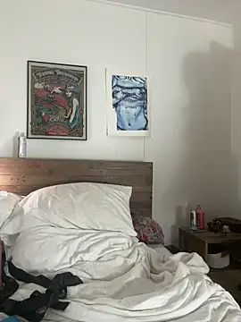 hollyharmd online show from April 4, 2026, 3:57 am