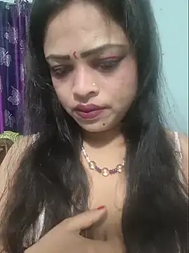 Snapshot of Beauty-3 chatting on May 21, 2026, 11:46 pm Beauty-3 online show from May 21, 2026, 11:46 pm