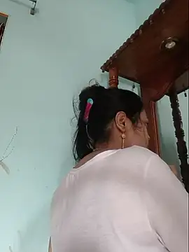 Snapshot of Beauty-3 chatting on May 25, 2026, 9:19 am Beauty-3 online show from May 25, 2026, 9:19 am
